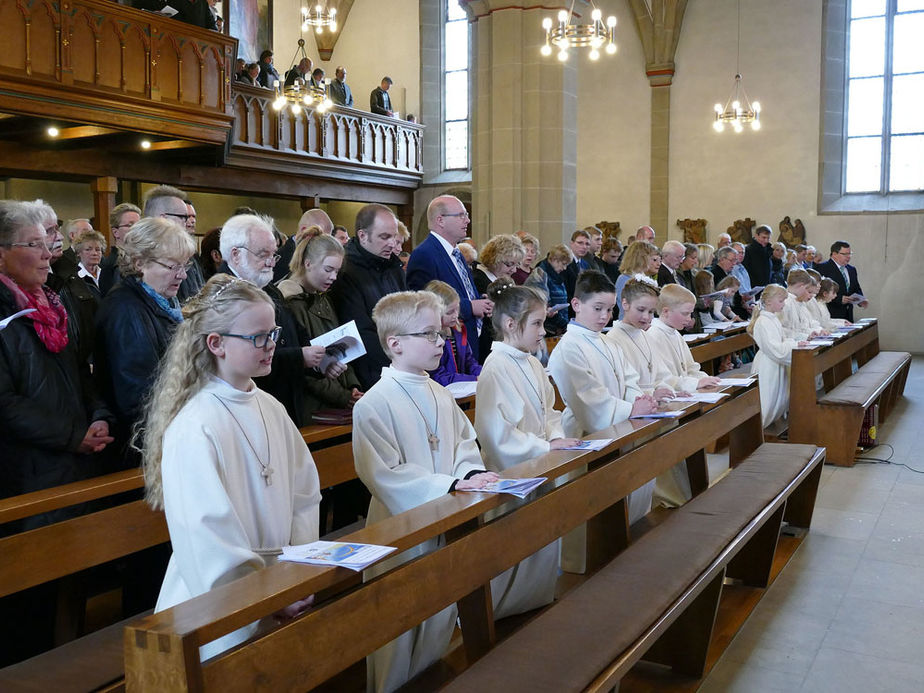 1. Heilige Kommunion in St. Crescentius (Foto: Karl-Franz Thiede)